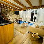 Apartament & *