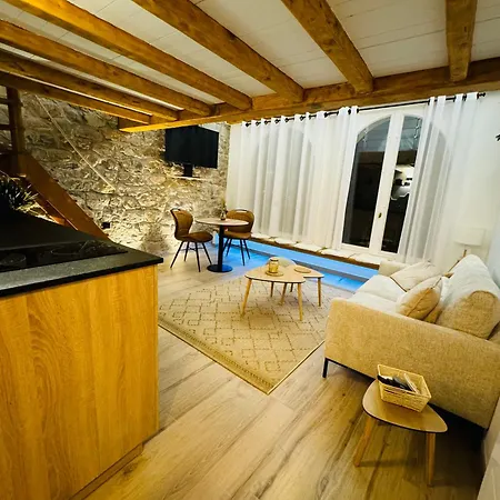 Apartment & *